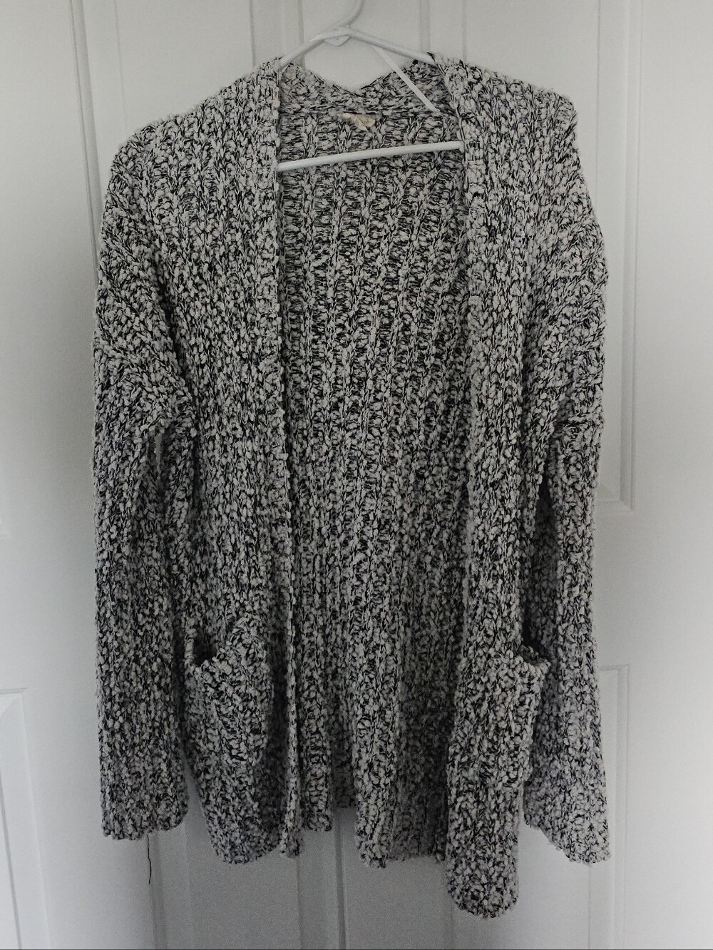 Hem & Thread Marled Open-Front Cardigan in Gray and White